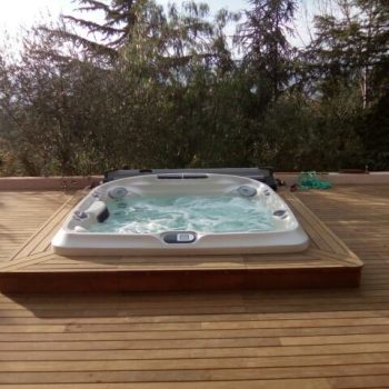 Jacuzzi et terrasse habillé de deck Ipê 19x148x700 à 2900