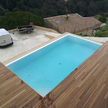 Terrasse en tour de piscine en deck Ipê lisse à clipser 20x100x700/2900